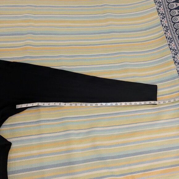 ⭐ Lou & Grey Black High-rise Leggings (With Pockets!) Size Small - Picture 11 of 16